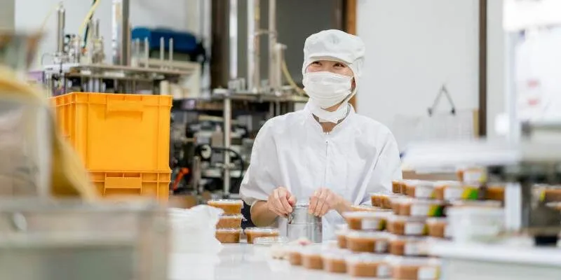 tuyen-nu-lam-thuc-pham-tai-dao-vien-dai-loan